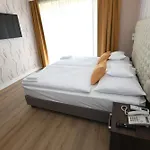Jade Hotel-ezuesthid فندق Veszprém