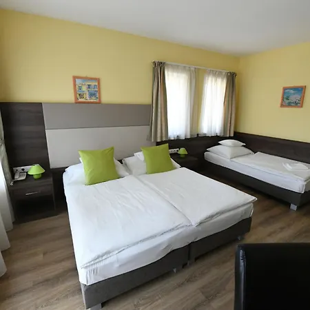 Jade Hotel-ezuesthid فندق Veszprém