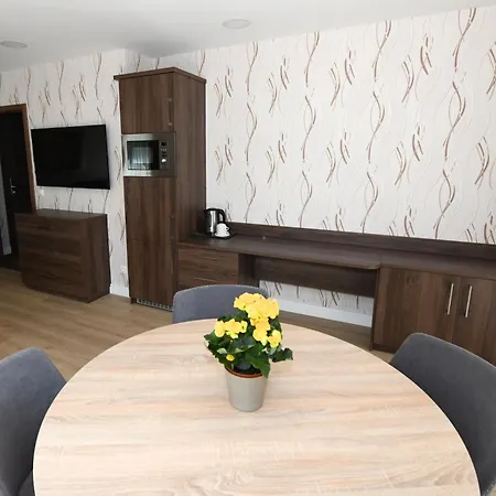 Jade Hotel-ezuesthid 4* Веспрем