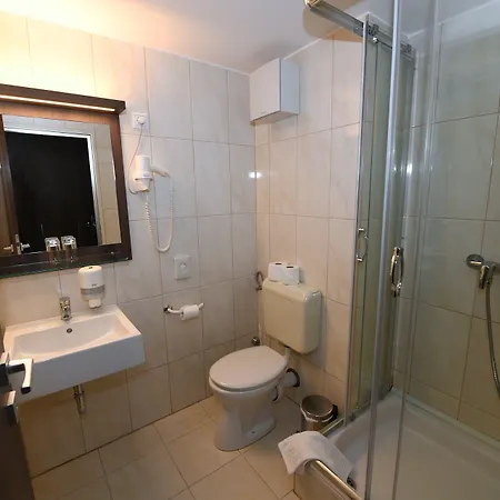 Otel Jade Hotel-ezuesthid 4*