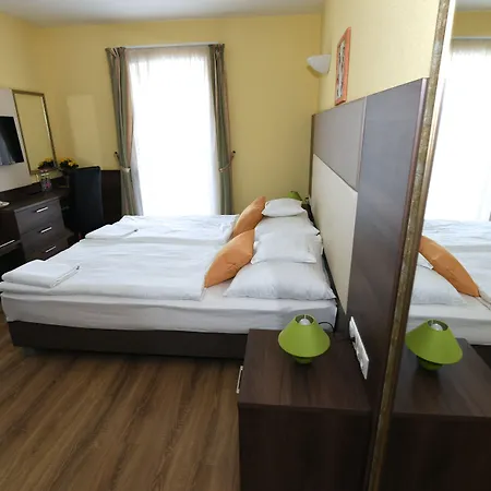 Jade Hotel-ezuesthid Otel Veszprém