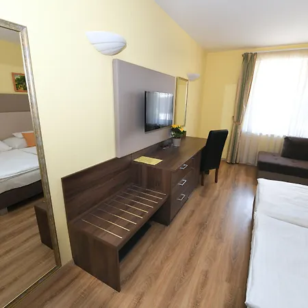 Jade Hotel-ezuesthid Hotell Veszprém