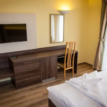 Otel Jade Hotel-ezuesthid 4*