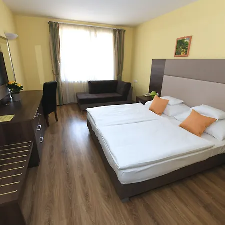 Jade Hotel-ezuesthid Hotell Veszprém