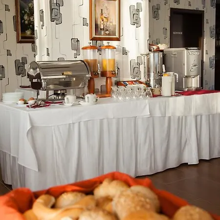 Jade Hotel-ezüsthíd Veszprém