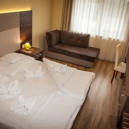 Jade Hotel-ezüsthíd Veszprém