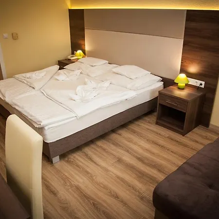 Jade Hotel-ezüsthíd Veszprém