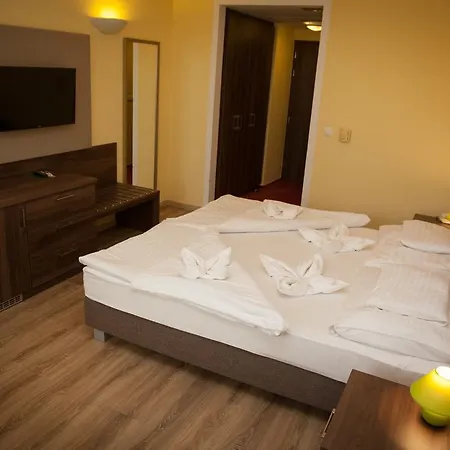 Jade Hotel-ezüsthíd Szálloda 4*