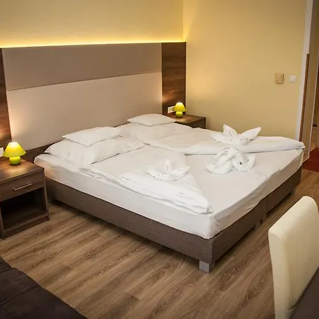 Jade Hotel-ezüsthíd 4* Veszprém