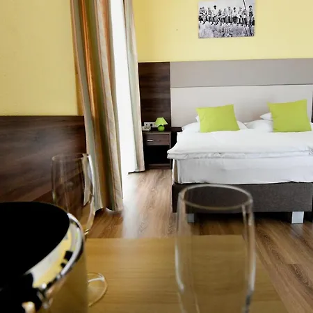 Jade Hotel-ezüsthíd Veszprém