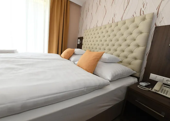 Jade Hotel-ezuesthid ホテル 4*